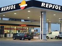 Posto da Repsol à noite